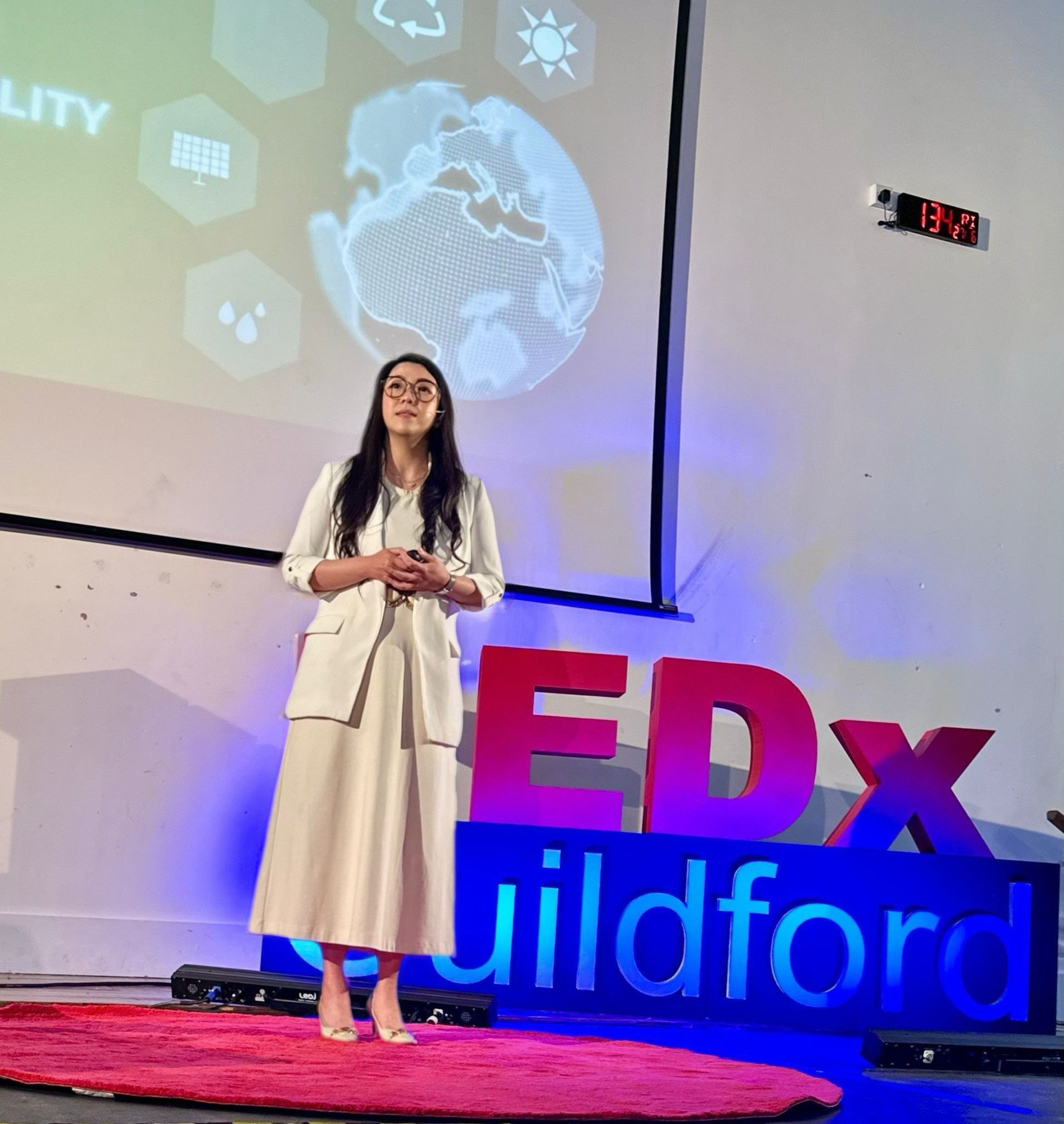 Dr Elsa delivering her TEDxGuildford talk